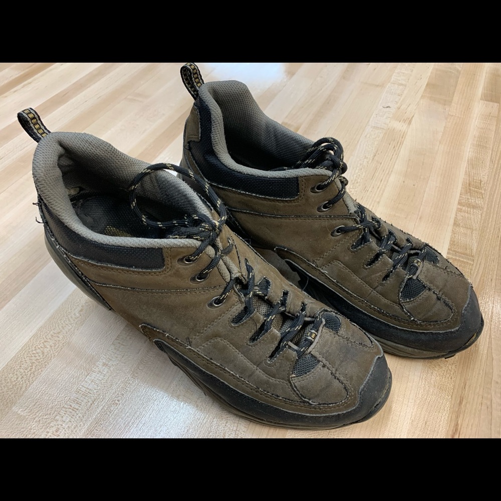 Walking shoe